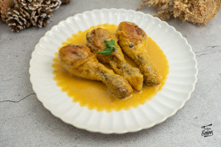 Jamoncitos de pollo en salsa. Receta casera de la abuela