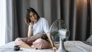 Si eres de dormir en verano con ventilador, es mejor que sigas estos consejos para evitar problemas