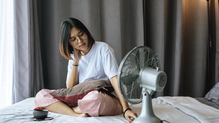 Si eres de dormir en verano con ventilador, es mejor que sigas estos consejos para evitar problemas