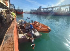 Mar del Plata: salieron a pescar sin permiso, quedaron 20 horas a la deriva y hubo que rescatarlos