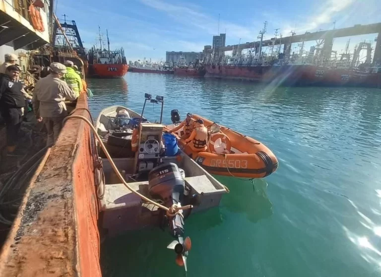 Mar del Plata: salieron a pescar sin permiso, quedaron 20 horas a la deriva y hubo que rescatarlos