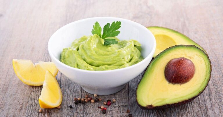 Mahonesa de aguacate: receta, trucos y usos para aprovecharla al máximo