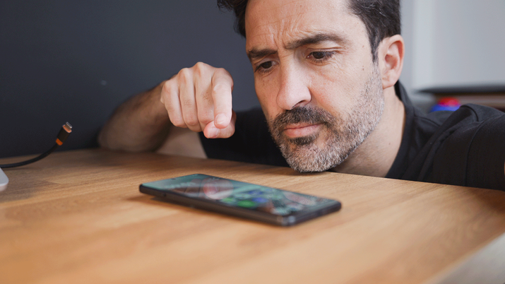 Calibrar la batería del móvil evita que se apague de golpe: así se hace paso a paso