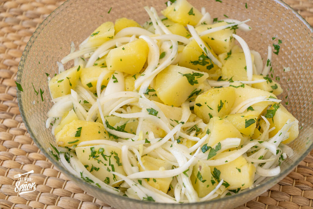 Papas aliñás. Receta de tapa andaluza