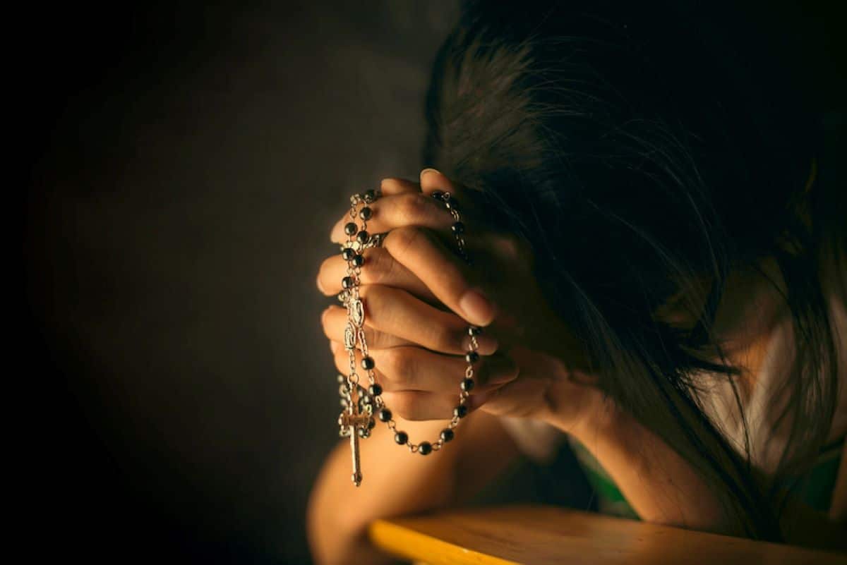 ¿Cómo acompañar a alguien que perdió la fe tras una tragedia?