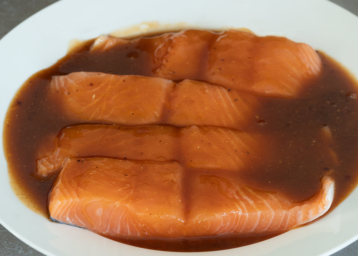 Salmón con salsa de soja y miel en airfryer