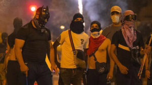 Inmigración en España: la cacería de migrantes que profundiza la grieta política