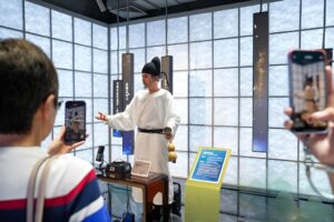 China acaba de inaugurar la primera megatienda de robots humanoides. Lo que viene después promete aún más