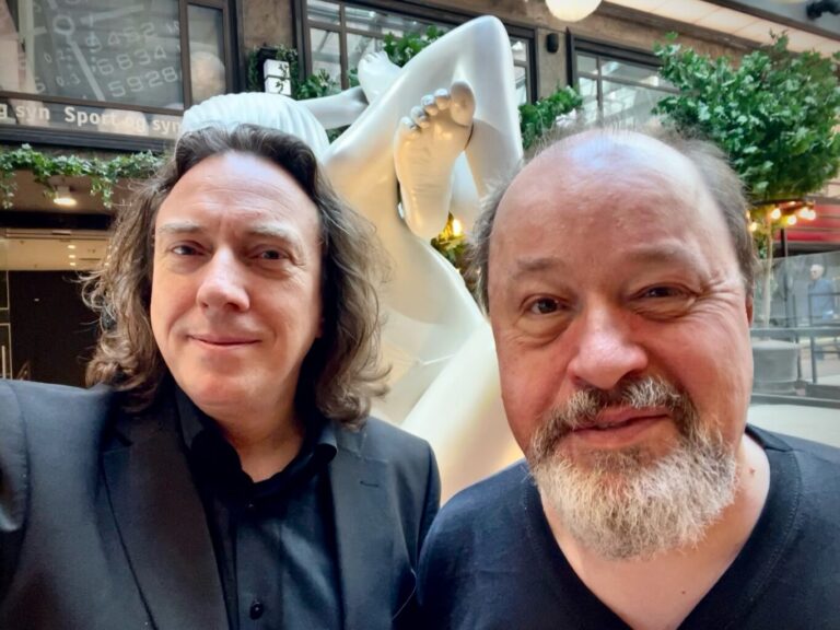 Steve Rothery y Thorsten Quaeschning nos sumergen en un viaje sonoro con “Gentō”, su nuevo sencillo instrumental