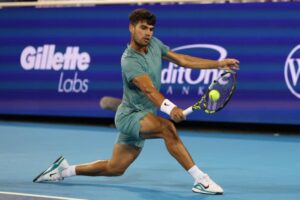 Alcaraz se lleva Cincinnati tras la retirada de Sinner