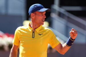 Bautista brilla en su debut en Cincinnati, mientras que Munar es eliminado en primera ronda