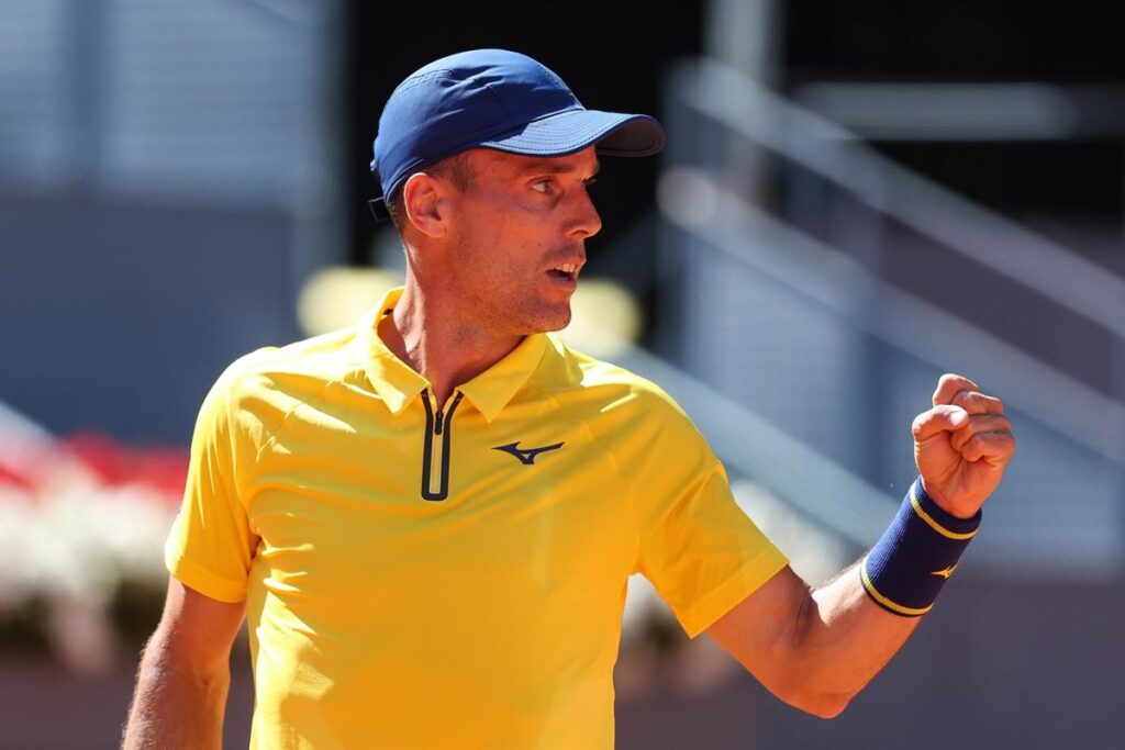 Bautista brilla en su debut en Cincinnati, mientras que Munar es eliminado en primera ronda