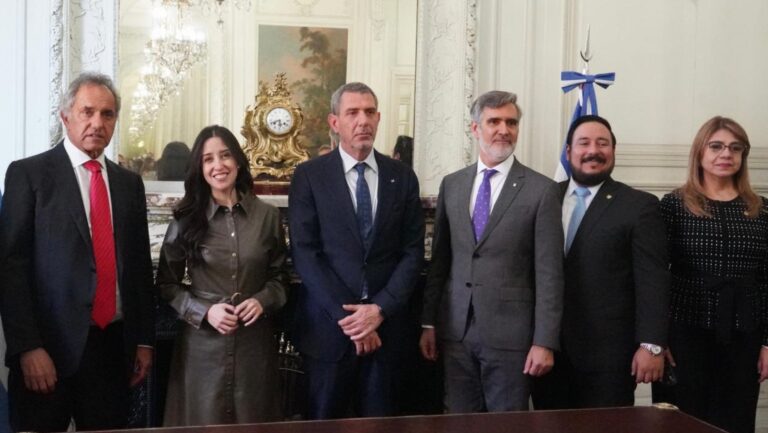 Argentina y El Salvador firmaron un acuerdo para facilitar el intercambio aéreo