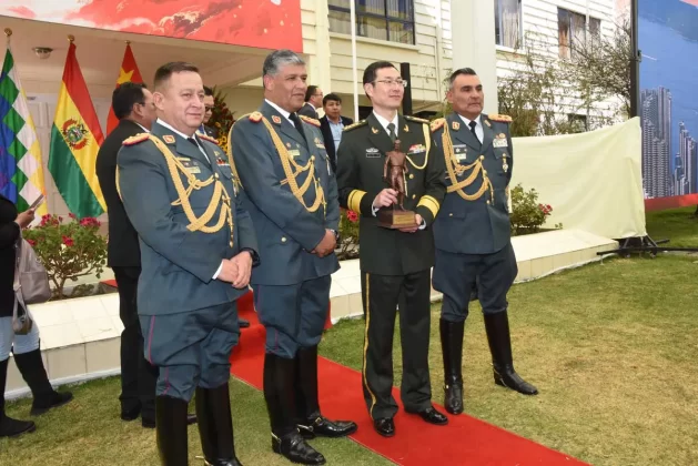 Embajada de China conmemora el 98 aniversario del EPL con un mensaje de paz y cooperación
