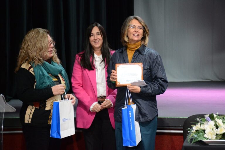 Reconocimiento a la maestra española Vicenta Hinojosa