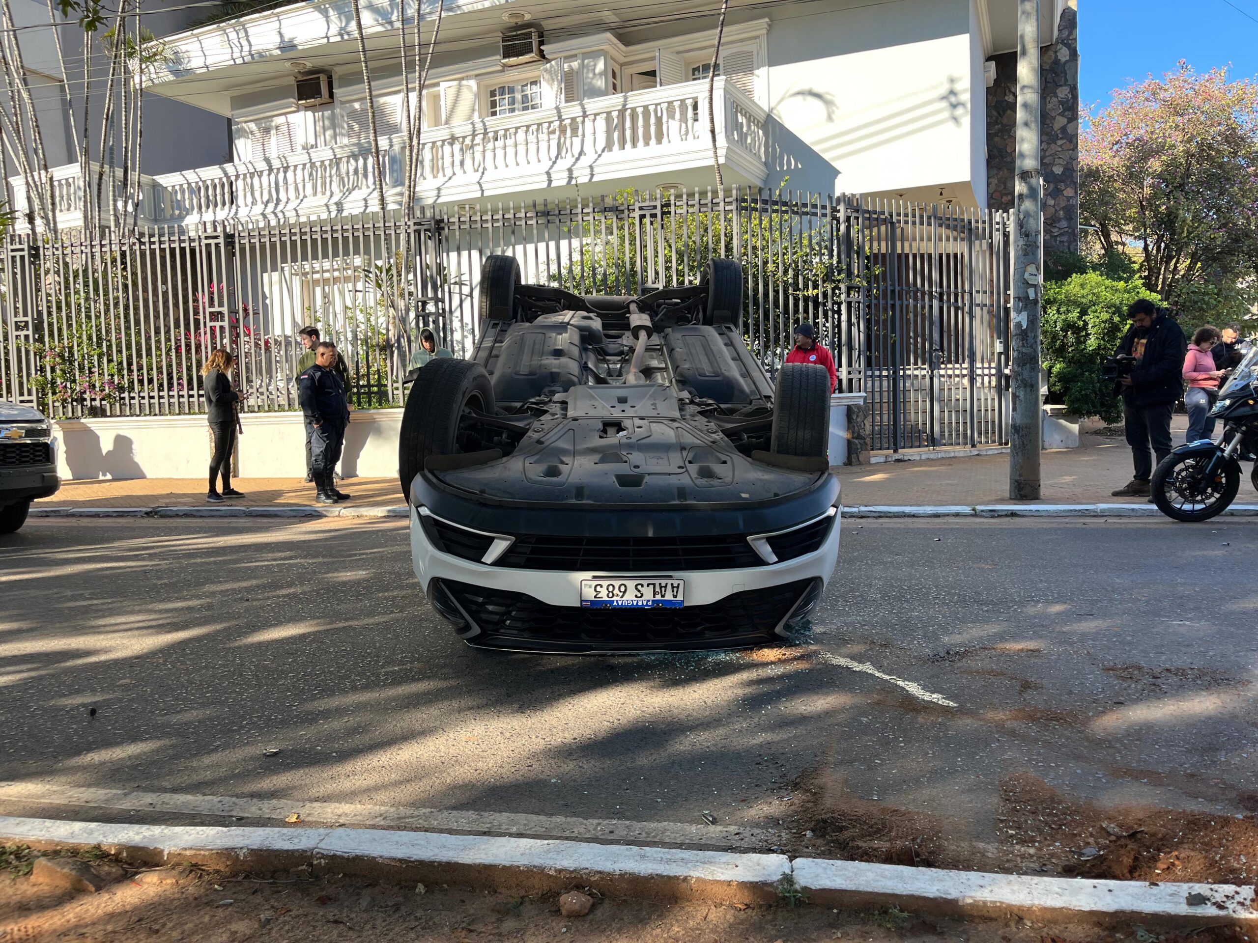 Video: camioneta vuelca al ser chocada en la avenida Boggiani de Asunción