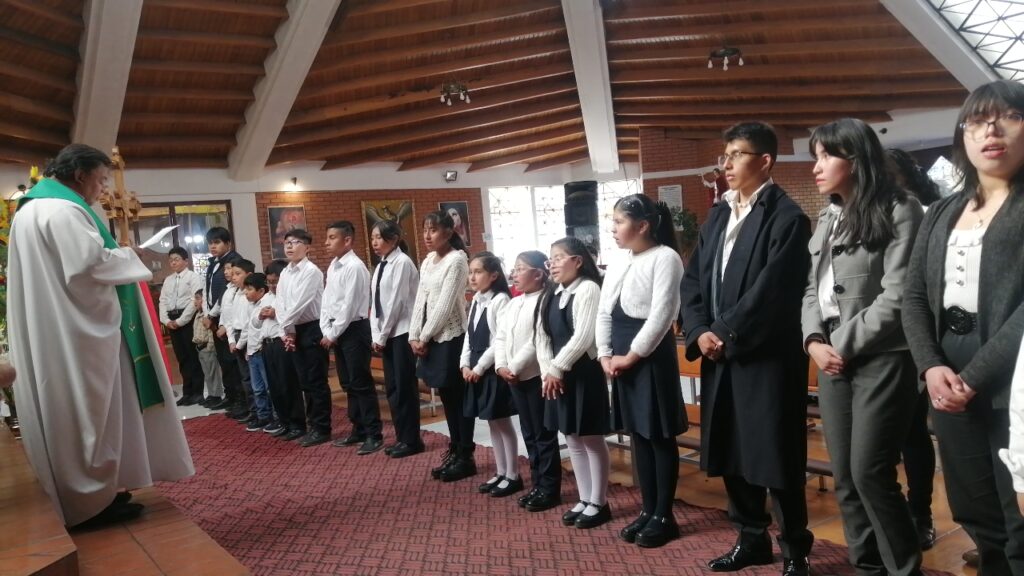 Familia misionera en la Parroquia San Antonio de Padua de la Arquidiócesis de La Paz