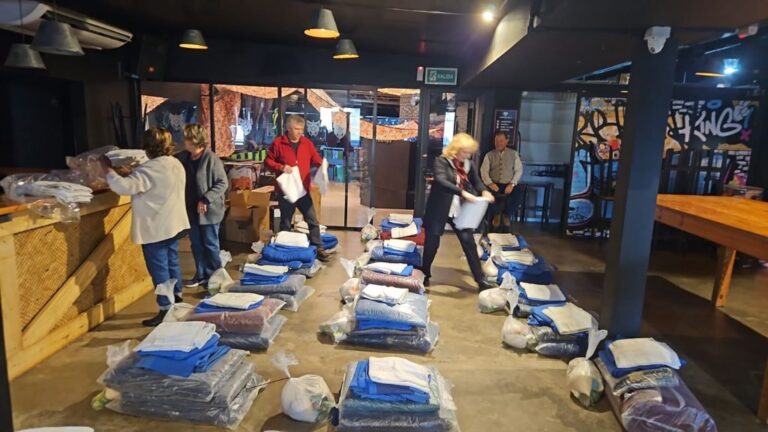 Asociación Dr. Neri Campos Pierri /Realizó entrega de comestibles, ropa de cama y vestimenta