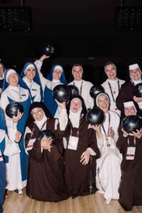 ¡Santo Strike! Monjas juegan bolos y desbordan alegría por la vida religiosa