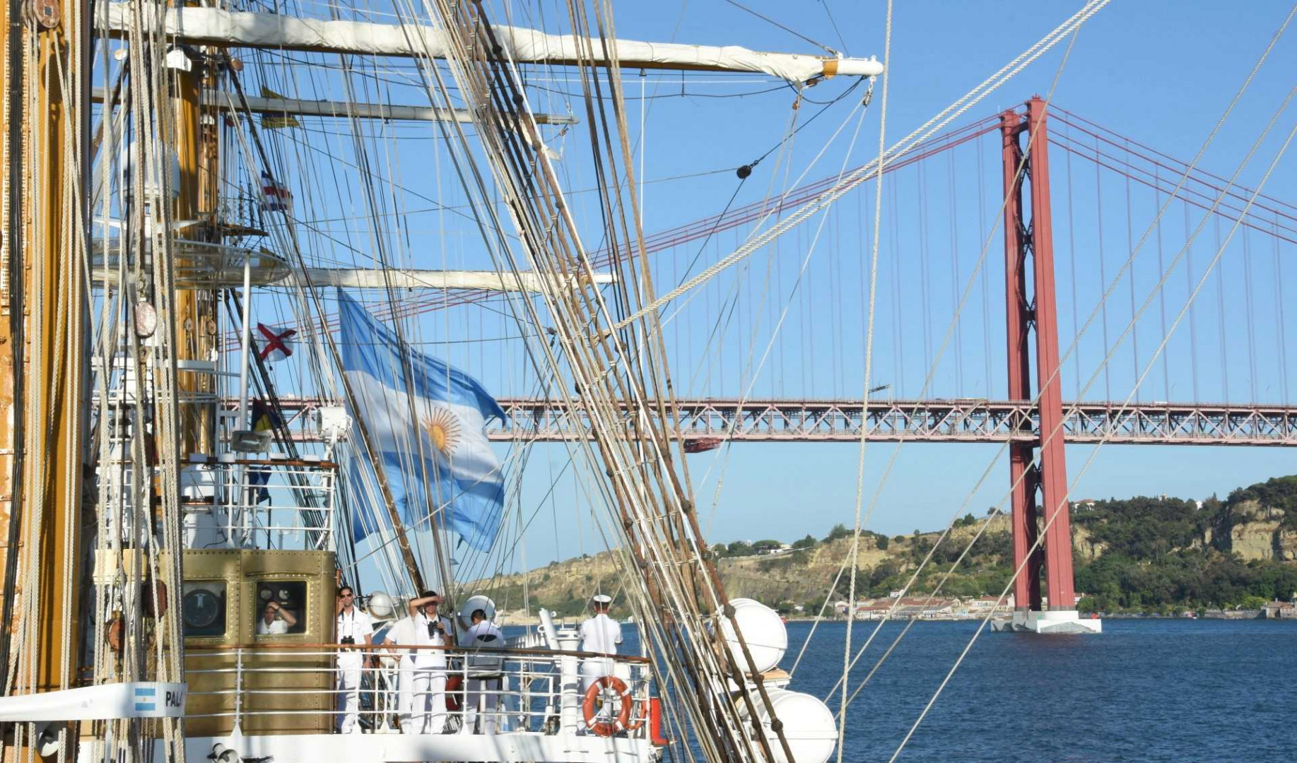 La fragata ARA “Libertad” zarpó del puerto de Lisboa La fragata ARA “Libertad” zarpó del puerto de Lisboa