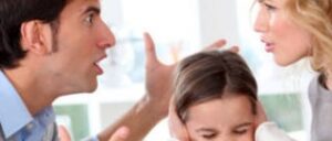 UNA BEBÉ ES VIOLADA POR EL HIJO DE SU PADRASTRO: La mamá amenazada, lo aprehende con la policía