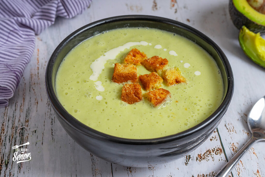 Crema fría de aguacate. Receta sana y deliciosa