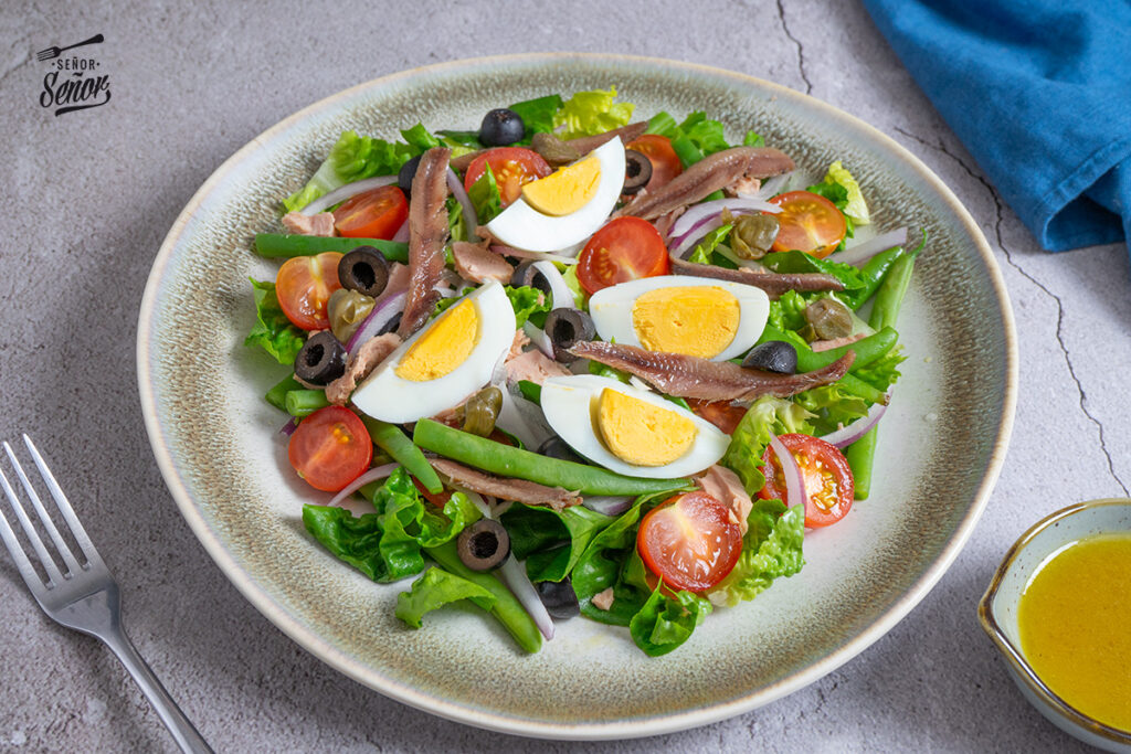 Ensalada nicoise. Receta tradicional de la cocina francesa