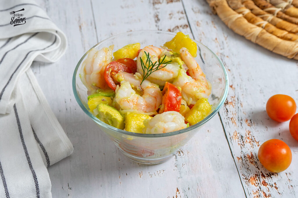 Ensalada tropical. Receta tradicional y clásica Ensalada tropical. Receta tradicional y clásica
