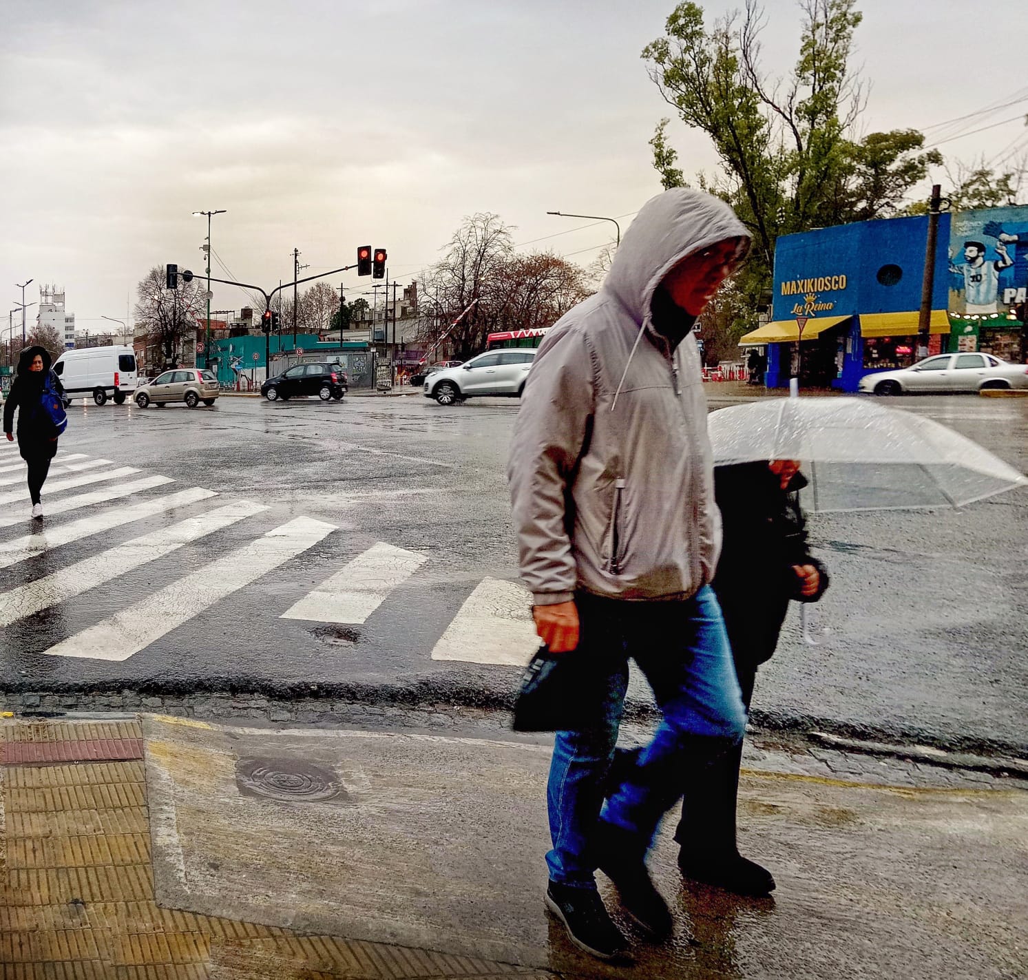 Alertas amarilla y naranja para el norte y centro bonaerense por fuertes lluvias y ráfagas de viento