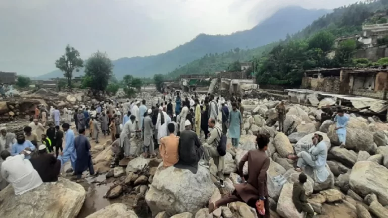 Lluvias del monzón dejan más de 350 muertos en 48 horas en Pakistán