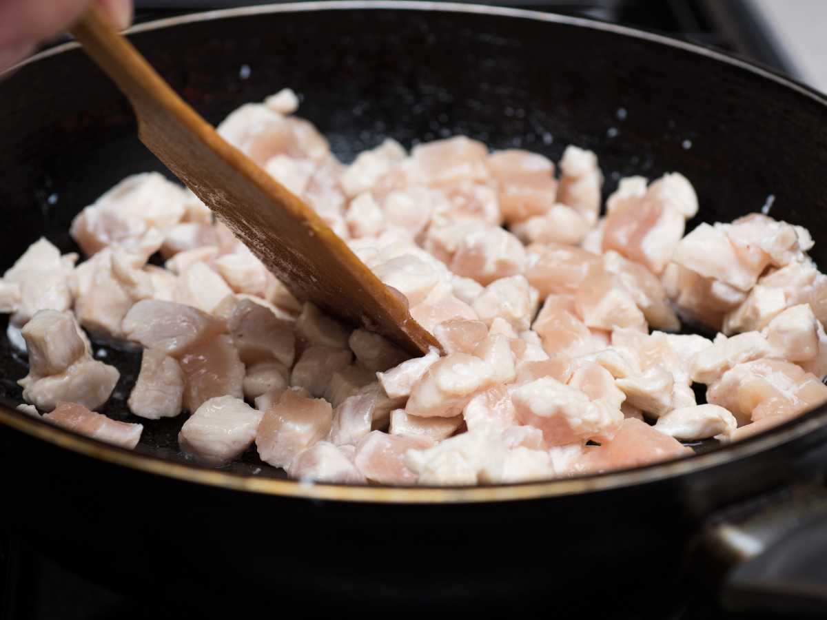Ensalada de pollo y piña con mayonesa