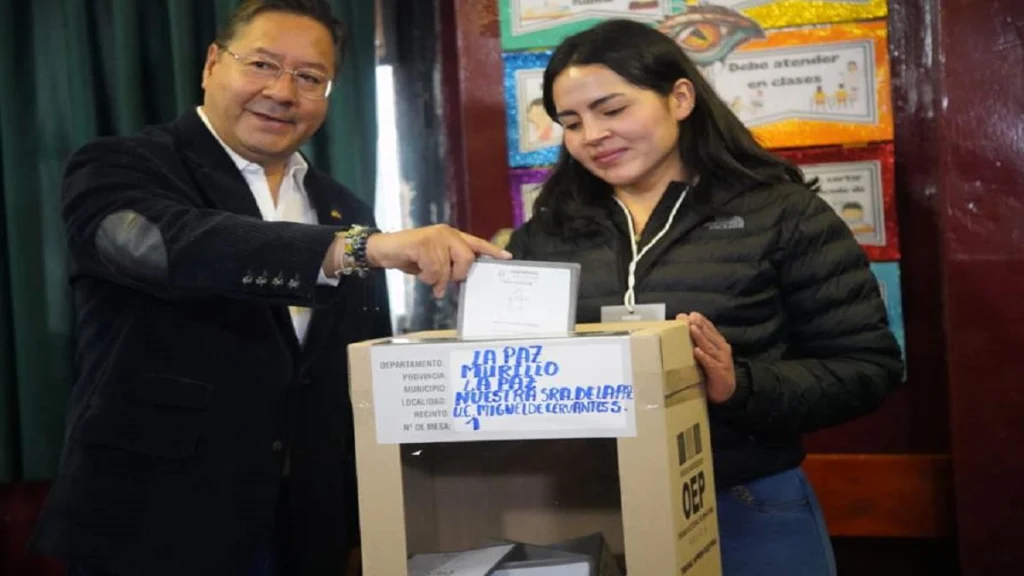 Presidente de Bolivia ejerce el voto y exhorta a la población a acudir a las urnas