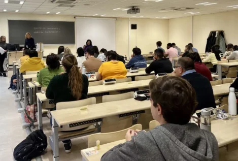 Madrid acusa a Mónica García de «crear problemas» con un MIR que «es excelente»