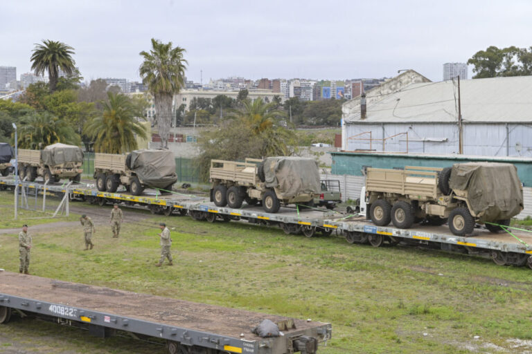 ¿Quisieron robar un tanque?: el Ejército impidió el saqueo de los equipos que se trasladaban en tren