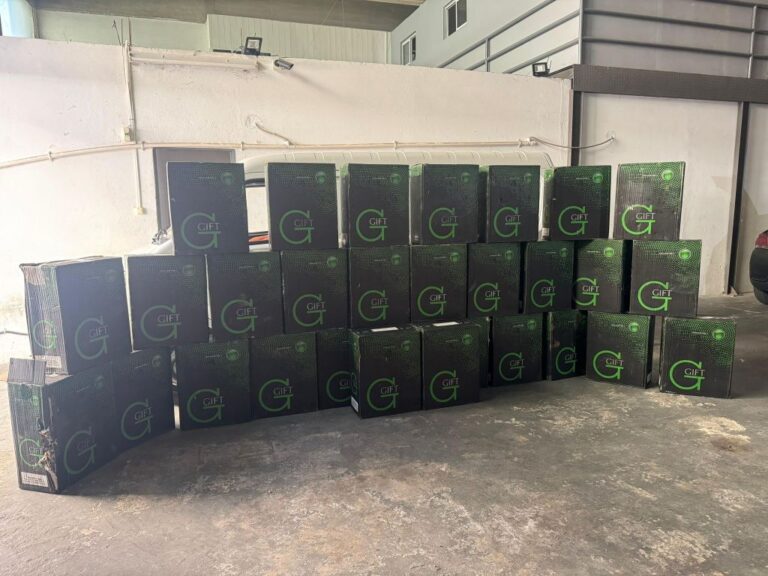 Aduana /Incautación de 330.000 cigarrillos y vehículos por más de .000.000