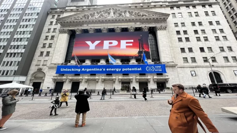 Argentina apelará fallo de tribunal estadounidense sobre entrega de acciones de YPF