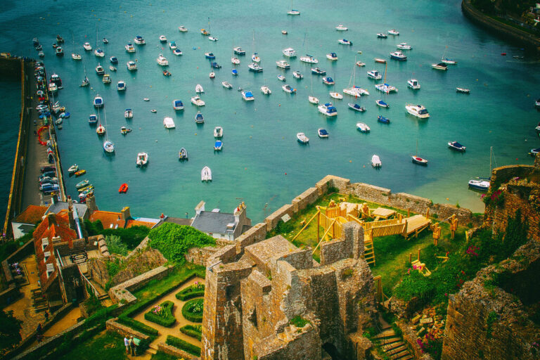 Cuando los nazis ocuparon una isla del Canal de la Mancha se encontraron con un enemigo inesperado: un idioma indescifrable