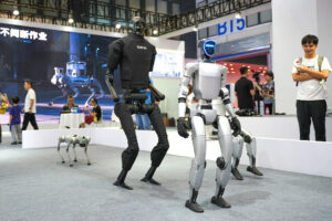 China nos está vendiendo un futuro lleno de robots humanoides. Tenemos (muchas) dudas