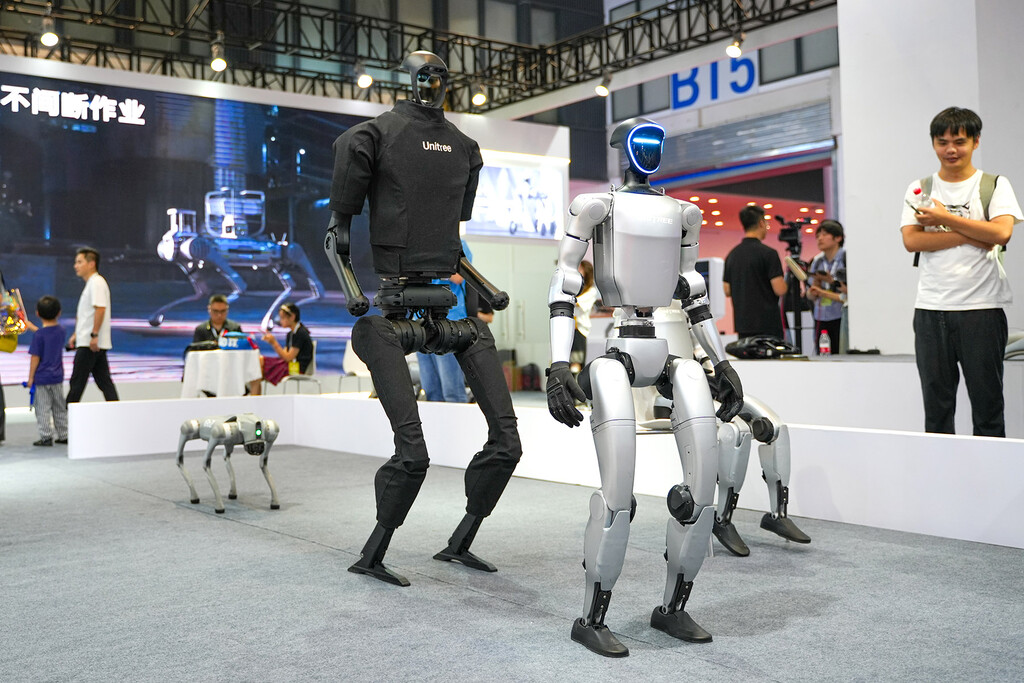 China nos está vendiendo un futuro lleno de robots humanoides. Tenemos (muchas) dudas