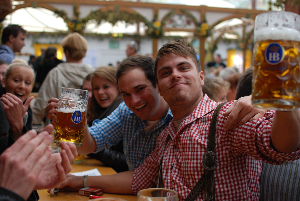 Hay 225 horas de Oktoberfest, pero solo 222 de cerveza. Las tres horas restantes son una espera agónica para Alemania