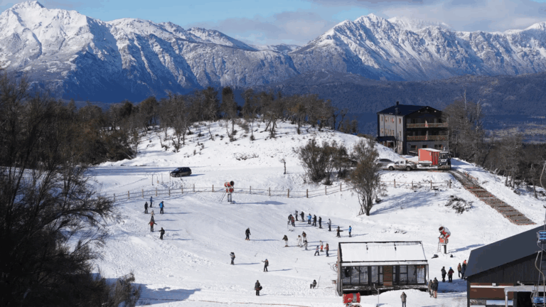 Un invierno con poca nieve de Las Leñas a Bariloche: ¿cómo afecta el cambio climático a los centros de esquí? 