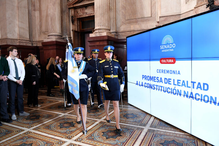 ESTUDIANTES JURARON LEALTAD A LA CONSTITUCIÓN NACIONAL EN EL SENADO