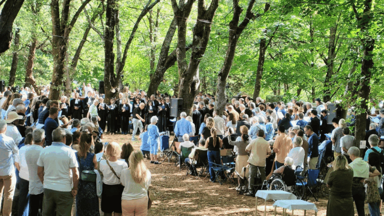 Cientos de protestantes franceses recuerdan su herencia en Mialet