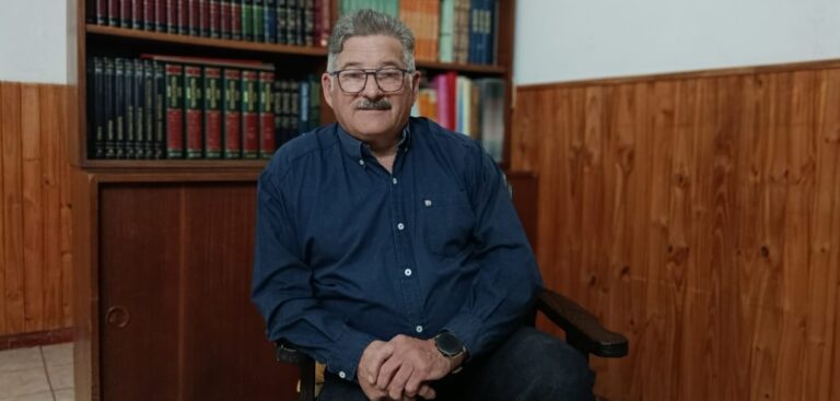 La esforzada aventura creativa de Carlos Dianda, que lleva 37 años fabricando maquinaria y herramientas para los pequeños productores de La Rioja y más allá