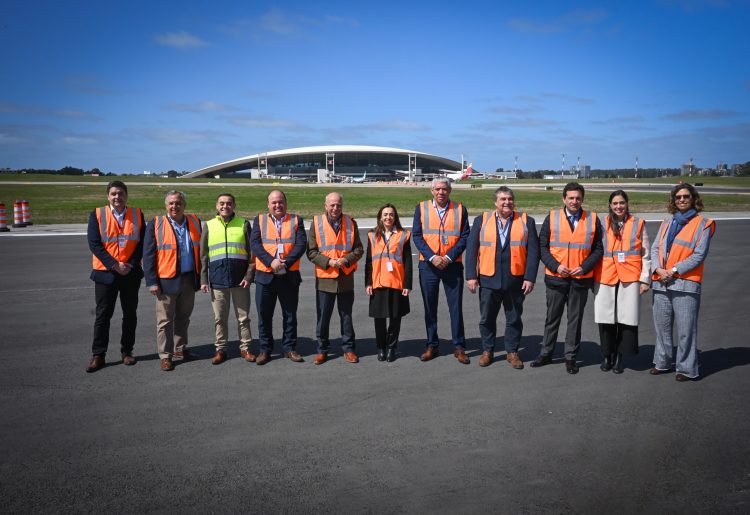 Comisión de Defensa del Senado conoció avances del nuevo sistema de aterrizaje del Aeropuerto de Carrasco