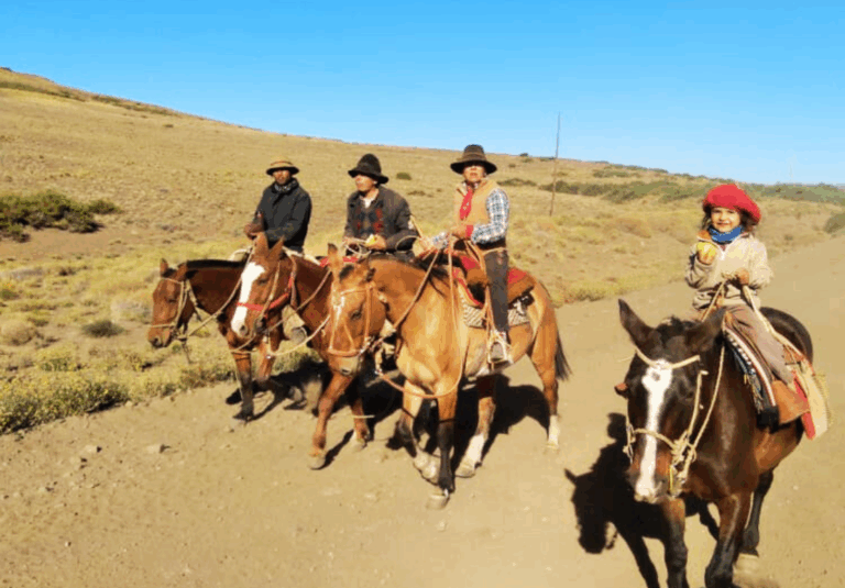 Mujer transhumante: Sin comodidades y mucho menos camiones, la criancera Rosario Soto sigue eligiendo llevar sus chivas por caminos a los que solo se puede acceder a caballo