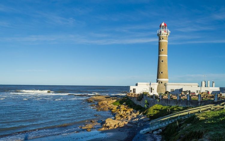 Faros del Uruguay: historia, patrimonio, turismo y arte