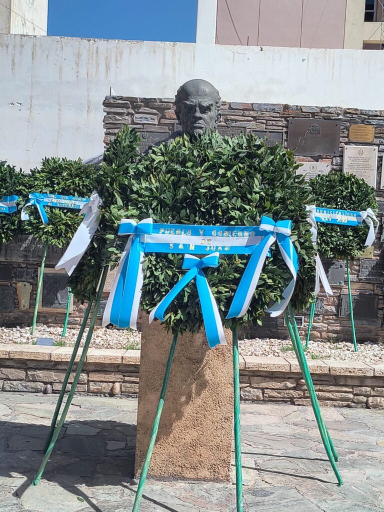 San Juan celebró el Día del Maestro con un emotivo acto y desfile escolar