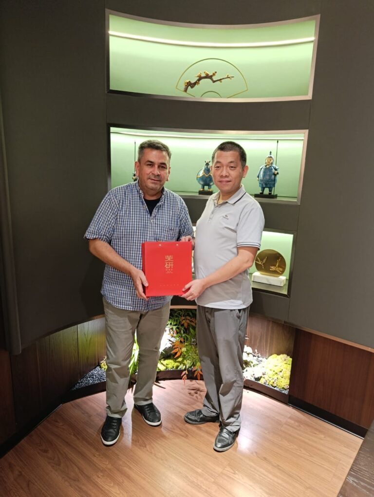 Isidro Morel impulsa lazos comerciales y educativos en misión oficial a China