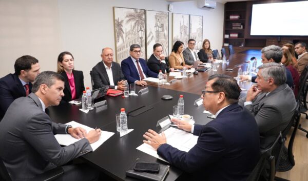 Gobierno amplía a cobertura total el programa Hambre Cero en educación media